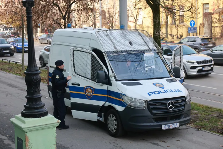 Ovo je banda koja je krijumčarila travu: Novac tro&scaron;io na kladionice, dio uplatio na tatin račun