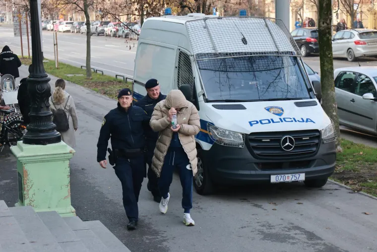 Ovo je banda koja je krijumčarila travu: Novac tro&scaron;io na kladionice, dio uplatio na tatin račun