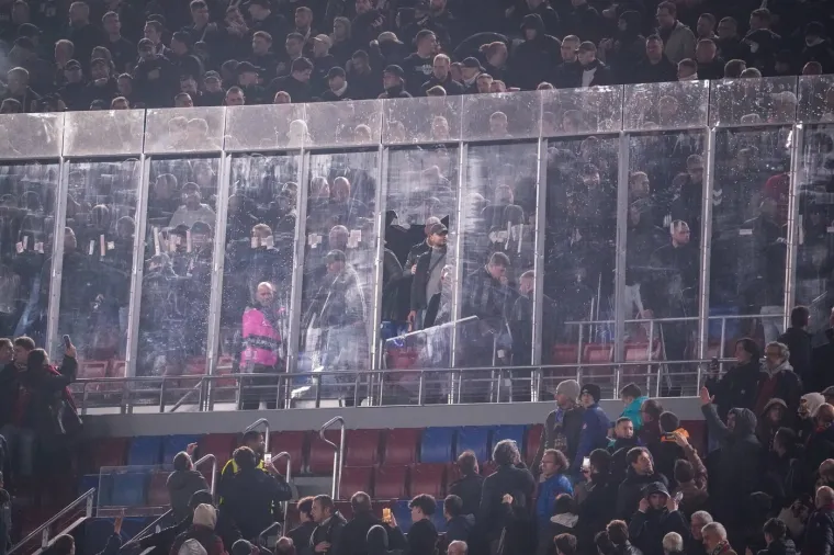 Nijemci došli na obnovljeni Camp Nou i radili kaos: Fotografije obilaze svijet
