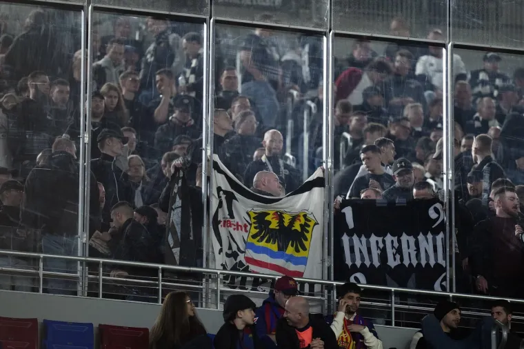 Nijemci došli na obnovljeni Camp Nou i radili kaos: Fotografije obilaze svijet