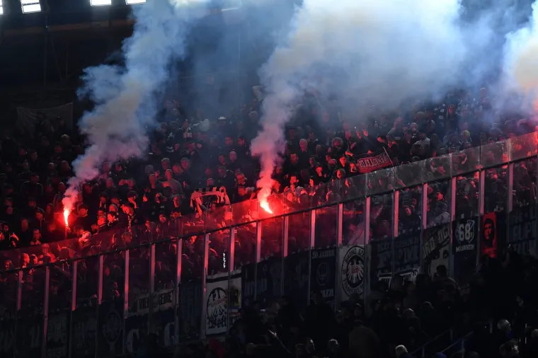 Nijemci došli na obnovljeni Camp Nou i radili kaos: Fotografije obilaze svijet
