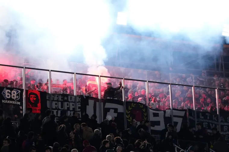 Nijemci došli na obnovljeni Camp Nou i radili kaos: Fotografije obilaze svijet