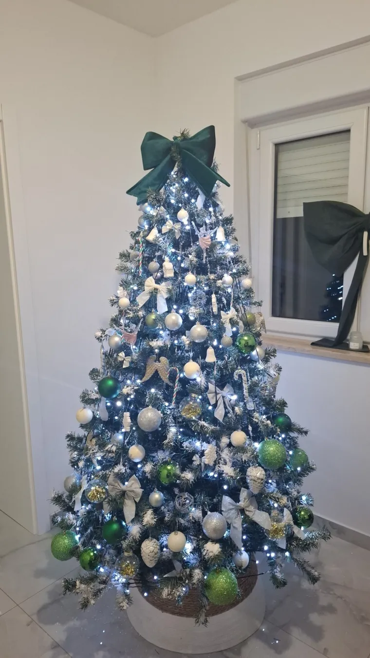 Blagdanska čarolija se nastavlja: Donosimo vam jo&scaron; 40 va&scaron;ih prekrasnih jelki