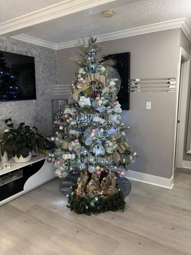 Jedna ljep&scaron;a od druge: Utrka se zahuktava, ovo su va&scaron;e čarobne božićne jelke