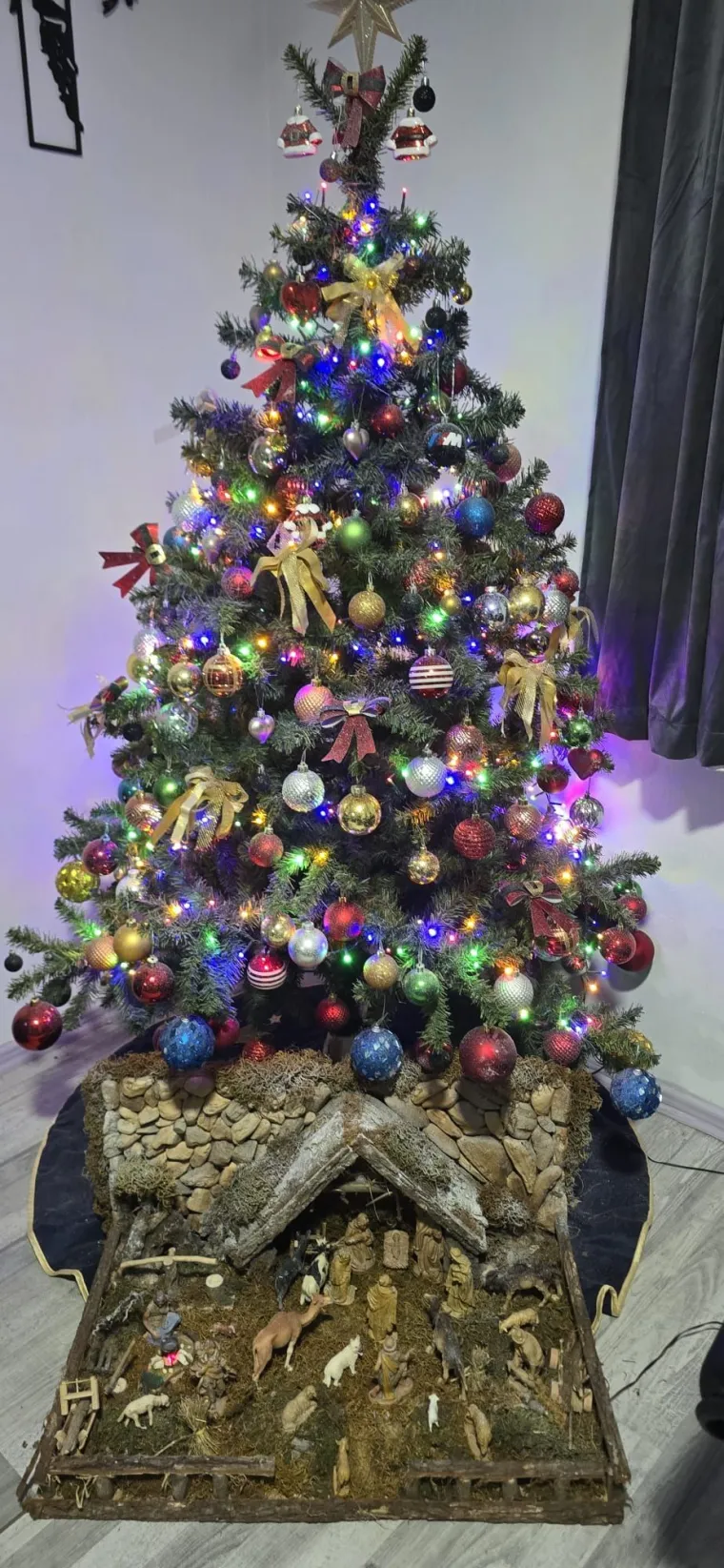 Jedna ljep&scaron;a od druge: Utrka se zahuktava, ovo su va&scaron;e čarobne božićne jelke