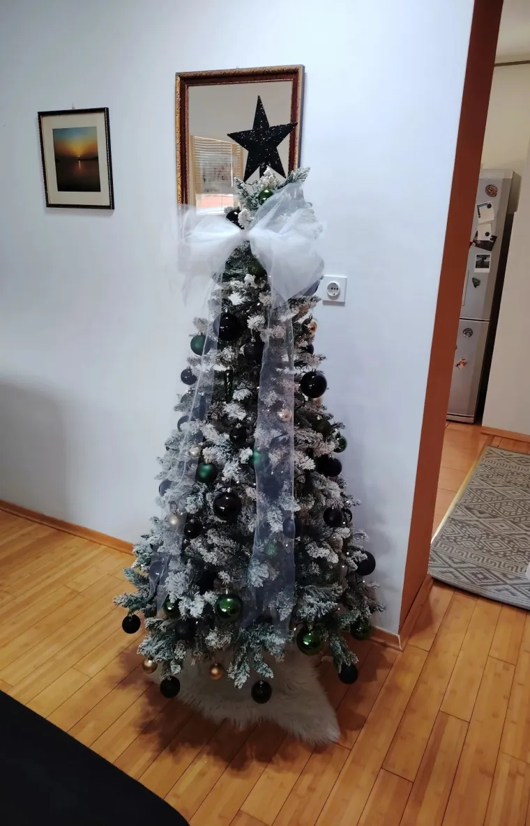 Jedna ljep&scaron;a od druge: Utrka se zahuktava, ovo su va&scaron;e čarobne božićne jelke