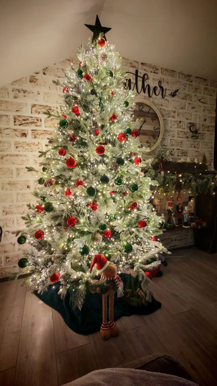 Jedna ljep&scaron;a od druge: Utrka se zahuktava, ovo su va&scaron;e čarobne božićne jelke