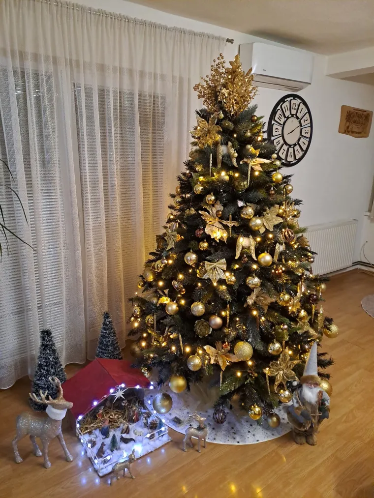 Jedna ljep&scaron;a od druge: Utrka se zahuktava, ovo su va&scaron;e čarobne božićne jelke