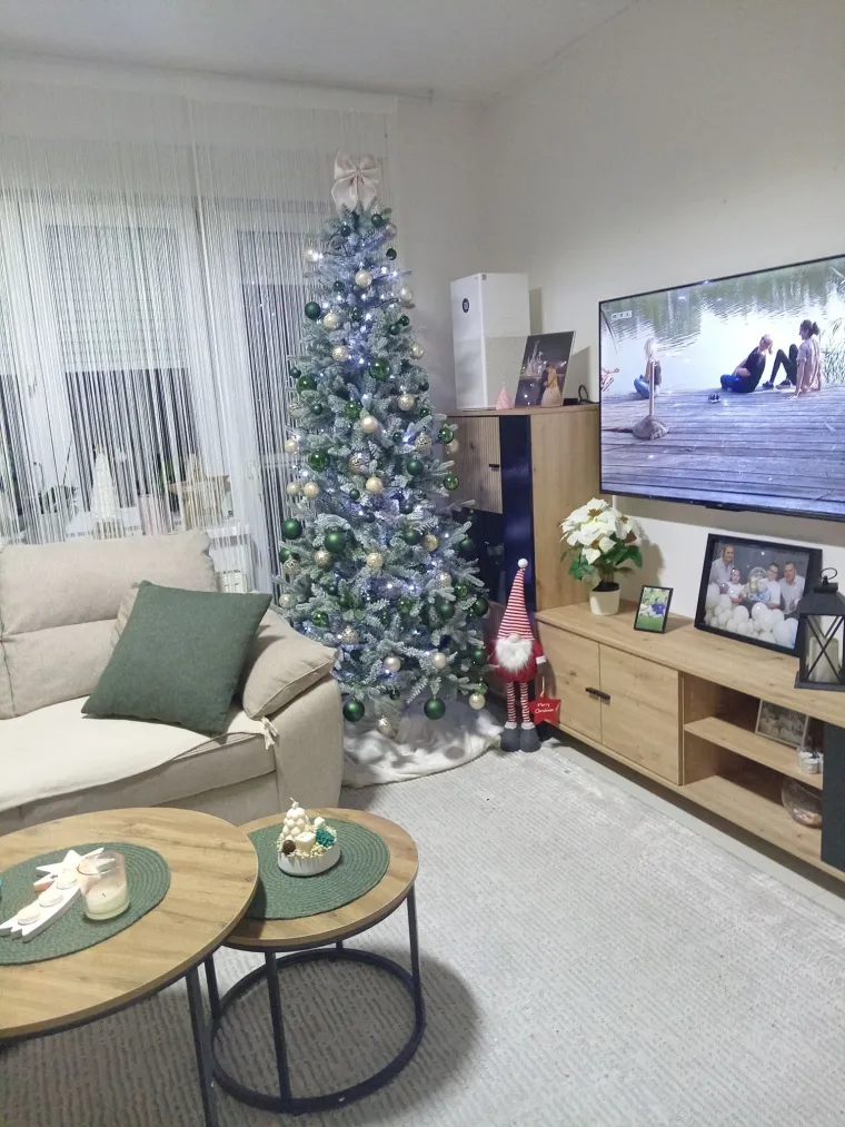 Jedna ljep&scaron;a od druge: Utrka se zahuktava, ovo su va&scaron;e čarobne božićne jelke