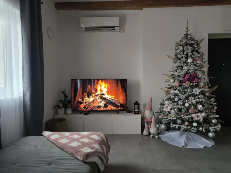 Jedna ljep&scaron;a od druge: Utrka se zahuktava, ovo su va&scaron;e čarobne božićne jelke