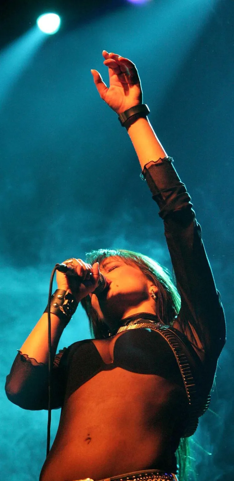 Drugačija frizura, neobična moda: Mnogi neće prepoznati Severinu na fotografijama starim 20 godina