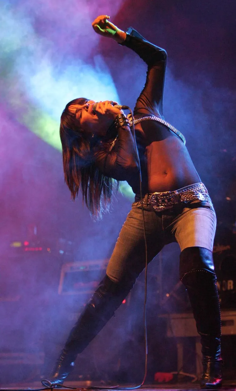 Drugačija frizura, neobična moda: Mnogi neće prepoznati Severinu na fotografijama starim 20 godina