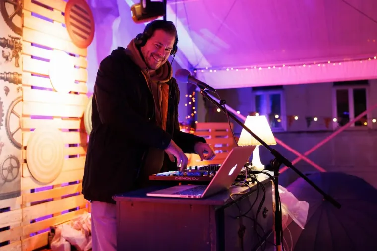 Ljepotica u smeđoj bundi zasjala na zadarskom adventu