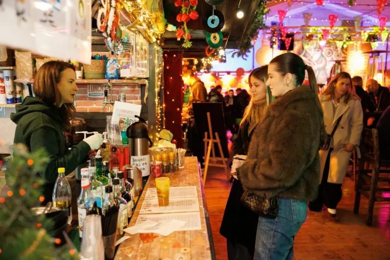 Ljepotica u smeđoj bundi zasjala na zadarskom adventu