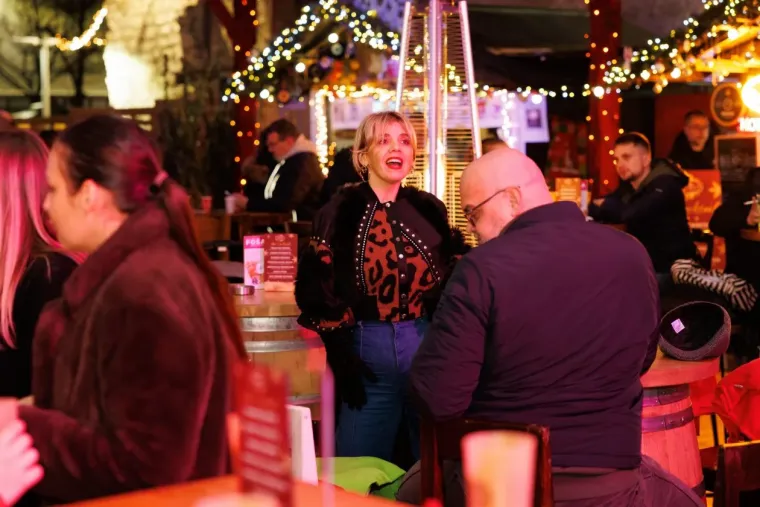 Ljepotica u smeđoj bundi zasjala na zadarskom adventu