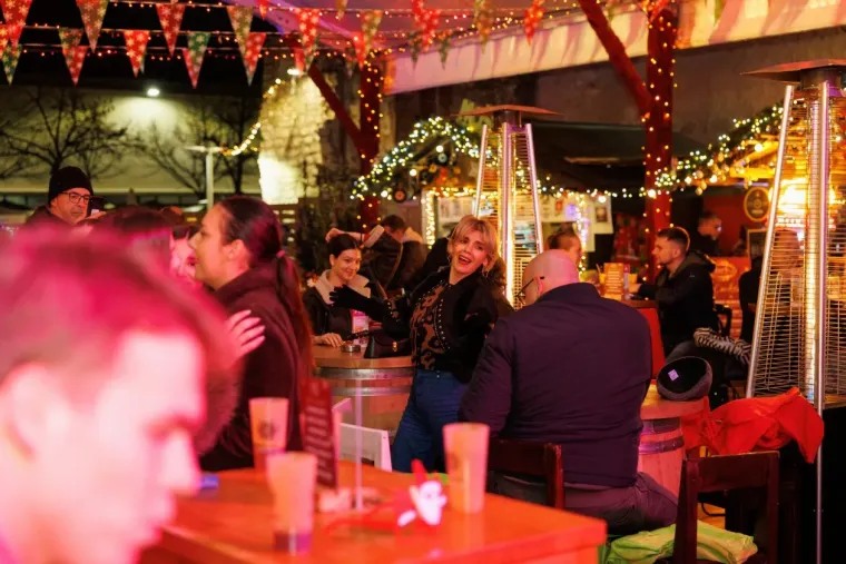 Ljepotica u smeđoj bundi zasjala na zadarskom adventu