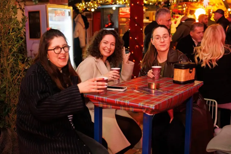 Ljepotica u smeđoj bundi zasjala na zadarskom adventu