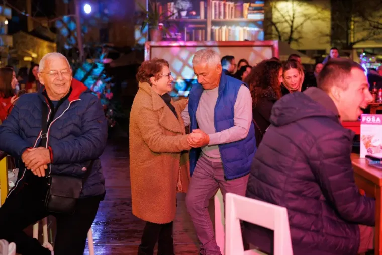 Ljepotica u smeđoj bundi zasjala na zadarskom adventu