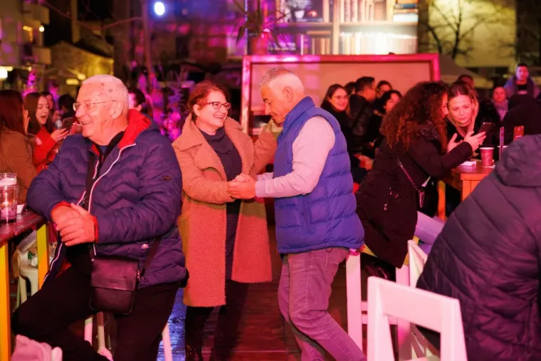 Ljepotica u smeđoj bundi zasjala na zadarskom adventu