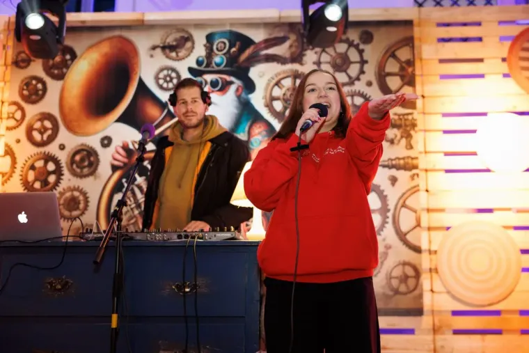 Ljepotica u smeđoj bundi zasjala na zadarskom adventu