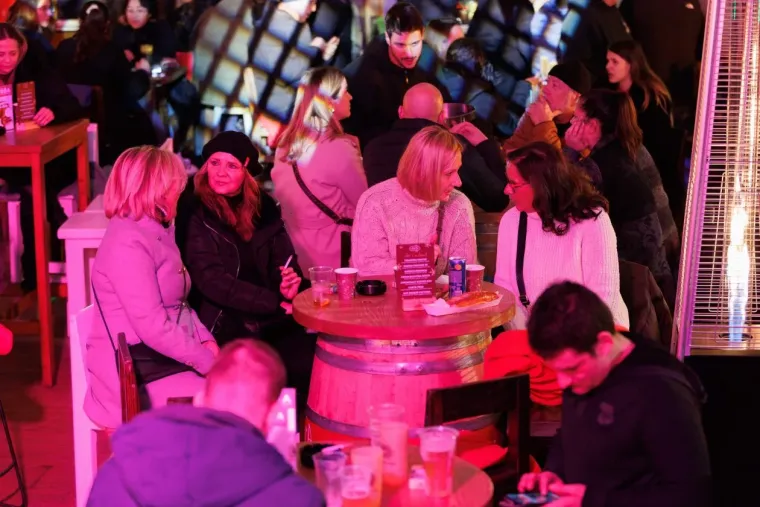 Ljepotica u smeđoj bundi zasjala na zadarskom adventu