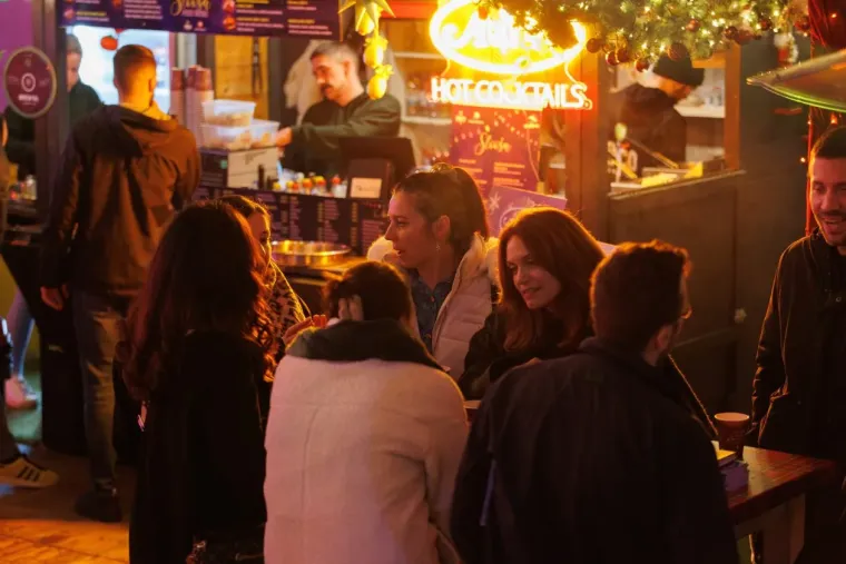 Ljepotica u smeđoj bundi zasjala na zadarskom adventu