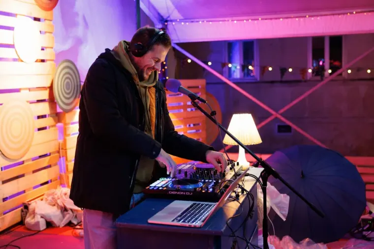 Ljepotica u smeđoj bundi zasjala na zadarskom adventu