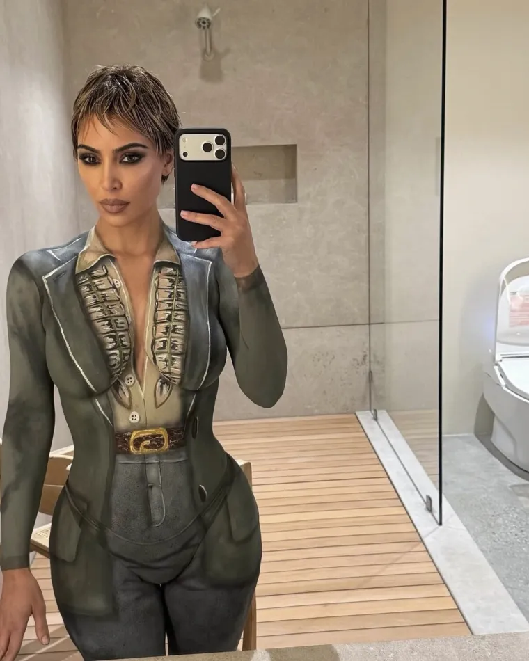 Ni hladnoća je ne može sputati: Glamurozna Kim Kardashian istaknula obline