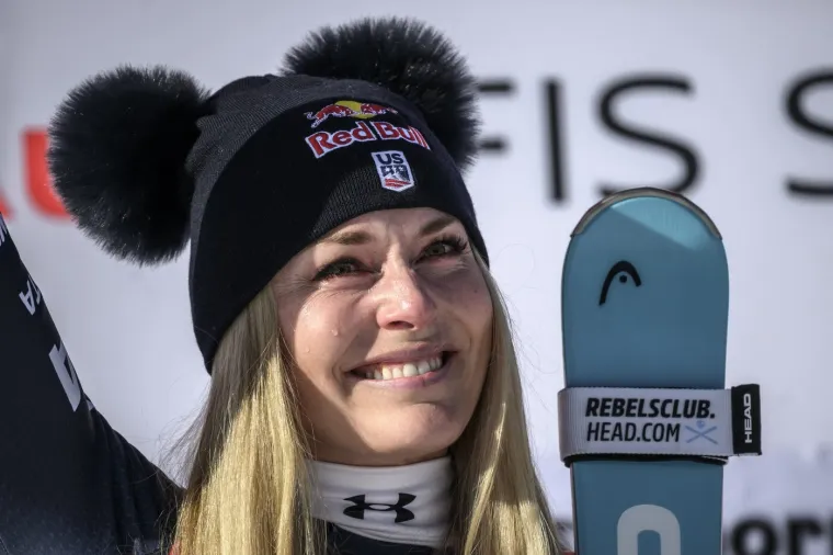 Najzgodnija skija&scaron;ica se emotivno 'raspala' na postolju: Suzno lice krije tajnu razgovora s ocem