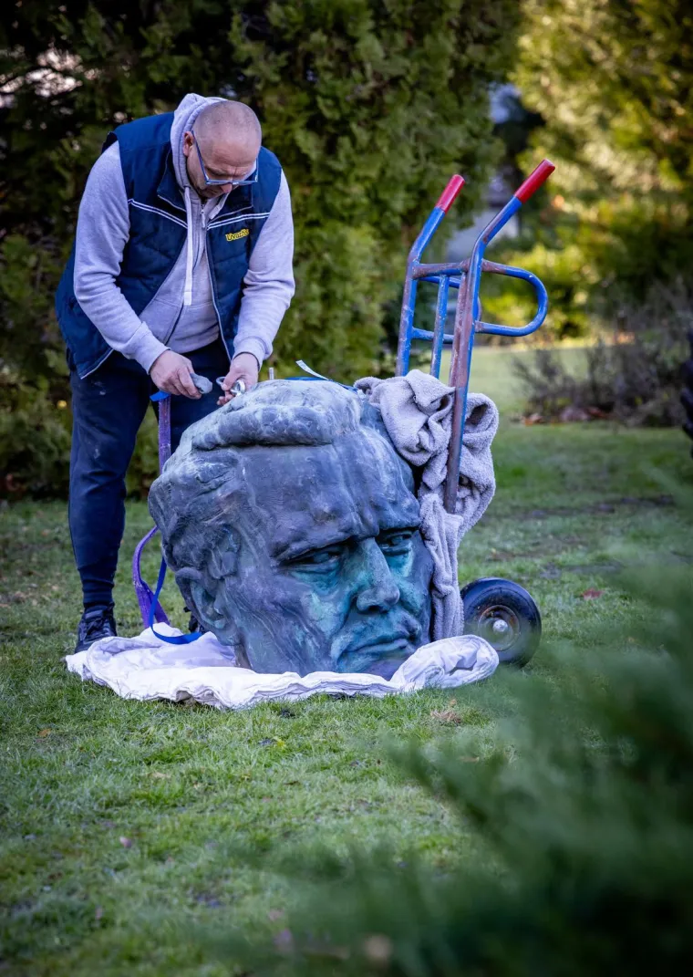 Tito vi&scaron;e nije bezglav, glava mu je opet na ramenima: Pogledajte kako su mu je vratili