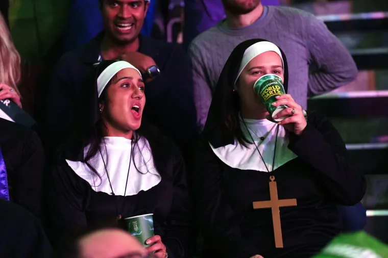 Biskupi, časne, Hulk Hogan i Shrek u publici? Da, samo na ovom Svjetskom prvenstvu