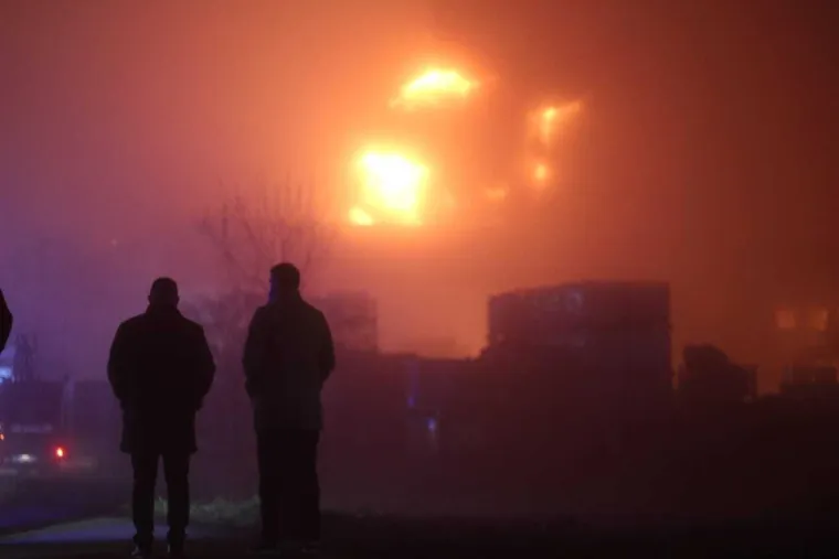 Radnici bili na domjenku kad su saznali da im gori tvrtka? Zagorcima usred noći stigao SMS upozorenja