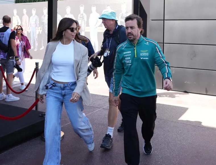 Plijeni poglede gdje god se pojavi: Ima 38 godina, troje djece i uskoro rađa prvo dijete F1 legendi