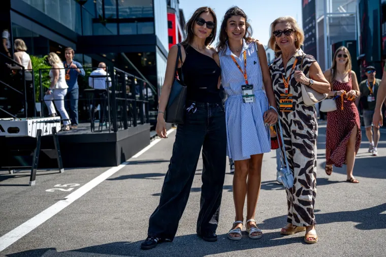 Plijeni poglede gdje god se pojavi: Ima 38 godina, troje djece i uskoro rađa prvo dijete F1 legendi