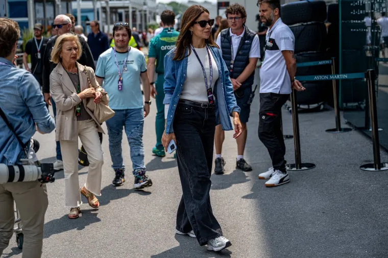 Plijeni poglede gdje god se pojavi: Ima 38 godina, troje djece i uskoro rađa prvo dijete F1 legendi