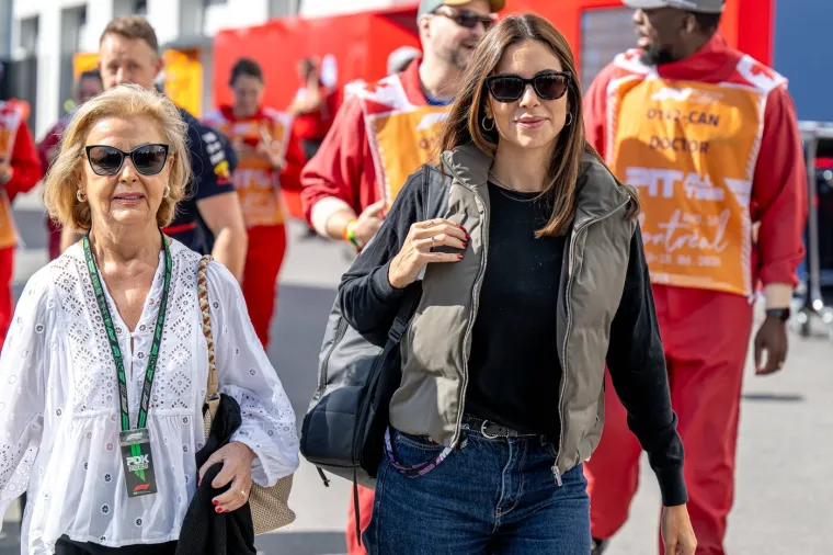 Plijeni poglede gdje god se pojavi: Ima 38 godina, troje djece i uskoro rađa prvo dijete F1 legendi