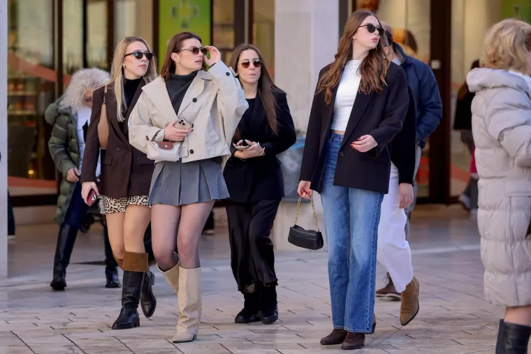 Ma je li ovo modna pista ili centar Zadra? Ove djevojke osvojile su poglede slučajnih prolaznika