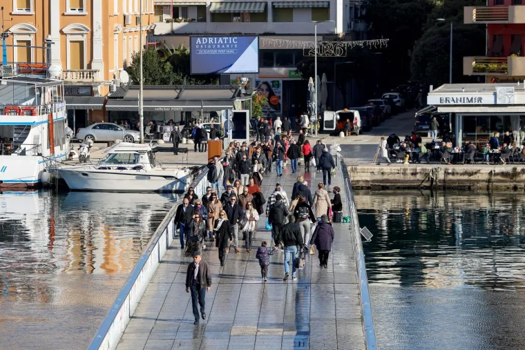 Ma je li ovo modna pista ili centar Zadra? Ove djevojke osvojile su poglede slučajnih prolaznika
