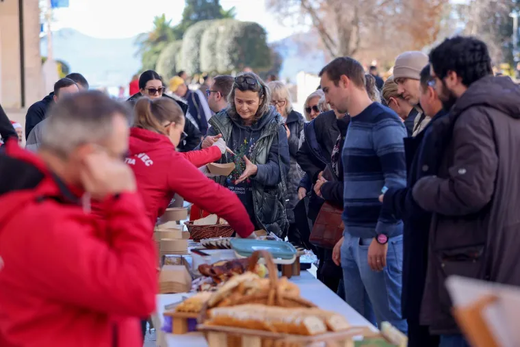 Ma je li ovo modna pista ili centar Zadra? Ove djevojke osvojile su poglede slučajnih prolaznika