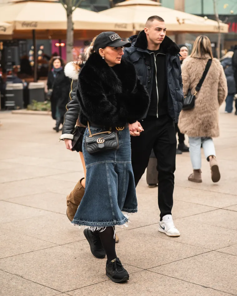 Kovrčava ljepotica bila je glavna zvijezda zagrebačke &scaron;pice, a pojavila se i zgodna liječnica