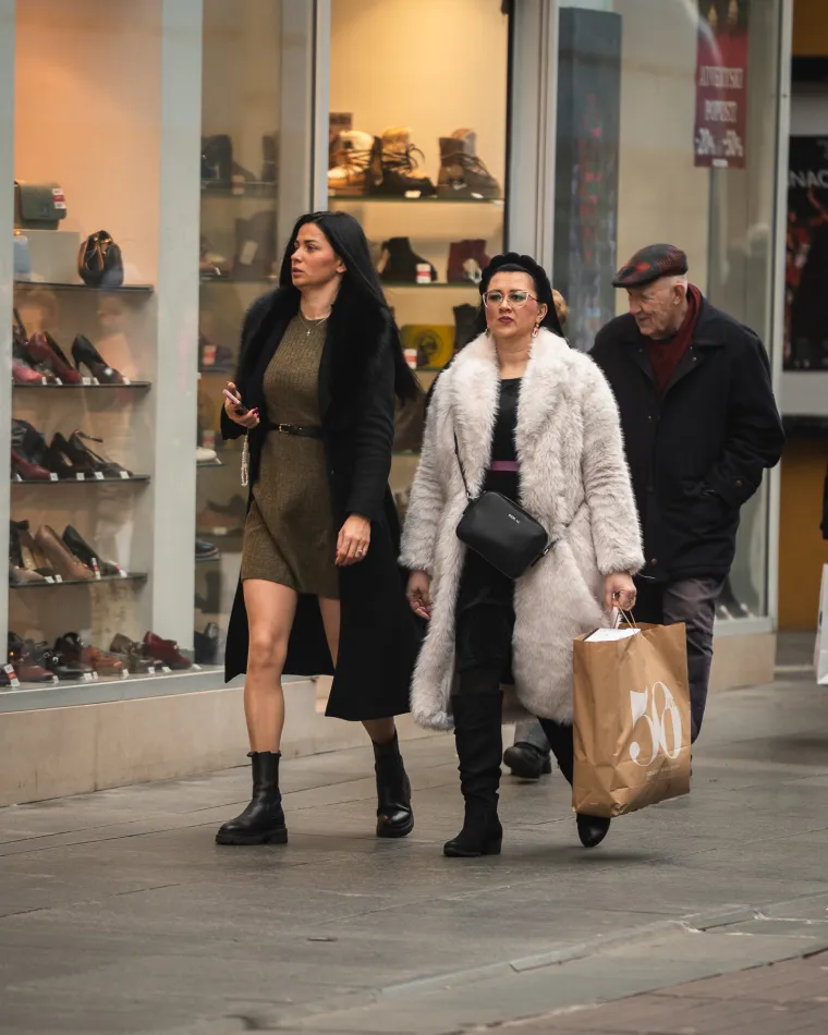 Kovrčava ljepotica bila je glavna zvijezda zagrebačke &scaron;pice, a pojavila se i zgodna liječnica