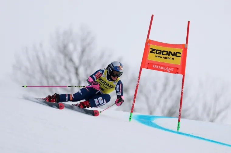 Jedna od najzgodnijih skija&scaron;ica iznenadila crnim predmetom na licu: Pogledajte o čemu se radi