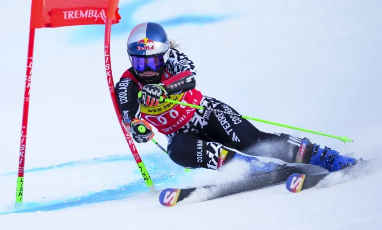 Jedna od najzgodnijih skija&scaron;ica iznenadila crnim predmetom na licu: Pogledajte o čemu se radi