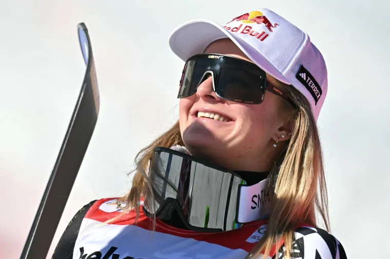 Jedna od najzgodnijih skija&scaron;ica iznenadila crnim predmetom na licu: Pogledajte o čemu se radi