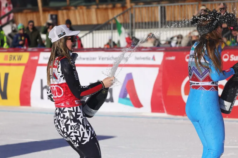 Jedna od najzgodnijih skija&scaron;ica iznenadila crnim predmetom na licu: Pogledajte o čemu se radi