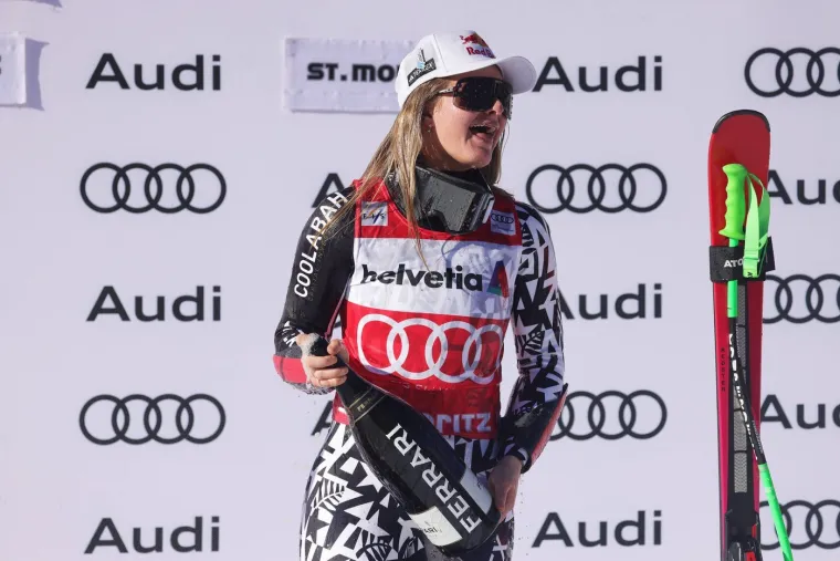 Jedna od najzgodnijih skija&scaron;ica iznenadila crnim predmetom na licu: Pogledajte o čemu se radi