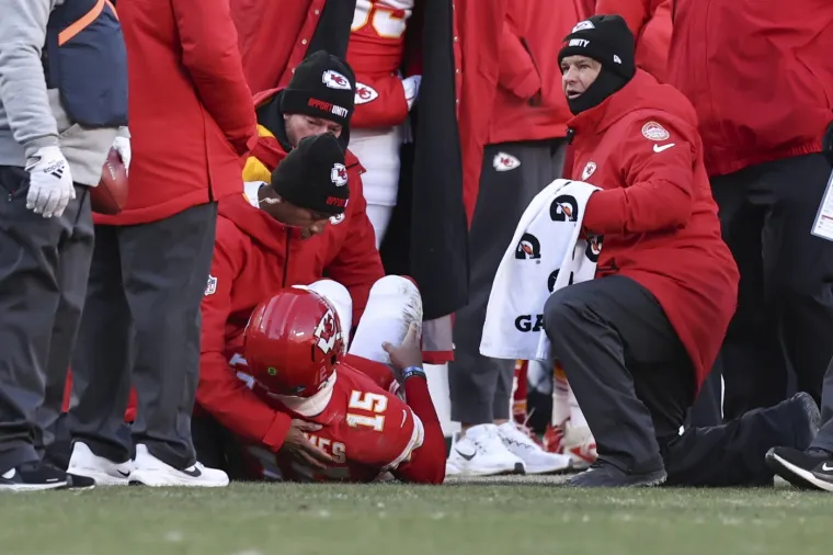 &Scaron;ok na stadionu: Najbolji igrač dana&scaron;njice leži u agoniji, igrači mole na koljenima