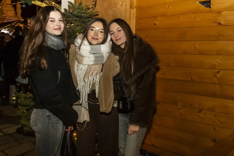 Unatoč minusu, one su ukrale show: Legice u crnim minjacima i visokim čizmama zapalile Osijek