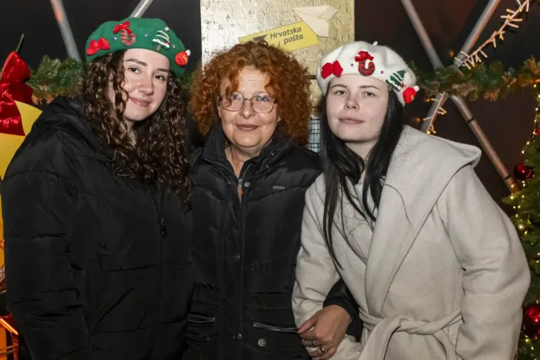 Unatoč minusu, one su ukrale show: Legice u crnim minjacima i visokim čizmama zapalile Osijek