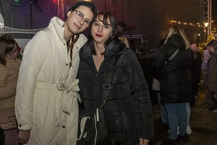 Unatoč minusu, one su ukrale show: Legice u crnim minjacima i visokim čizmama zapalile Osijek